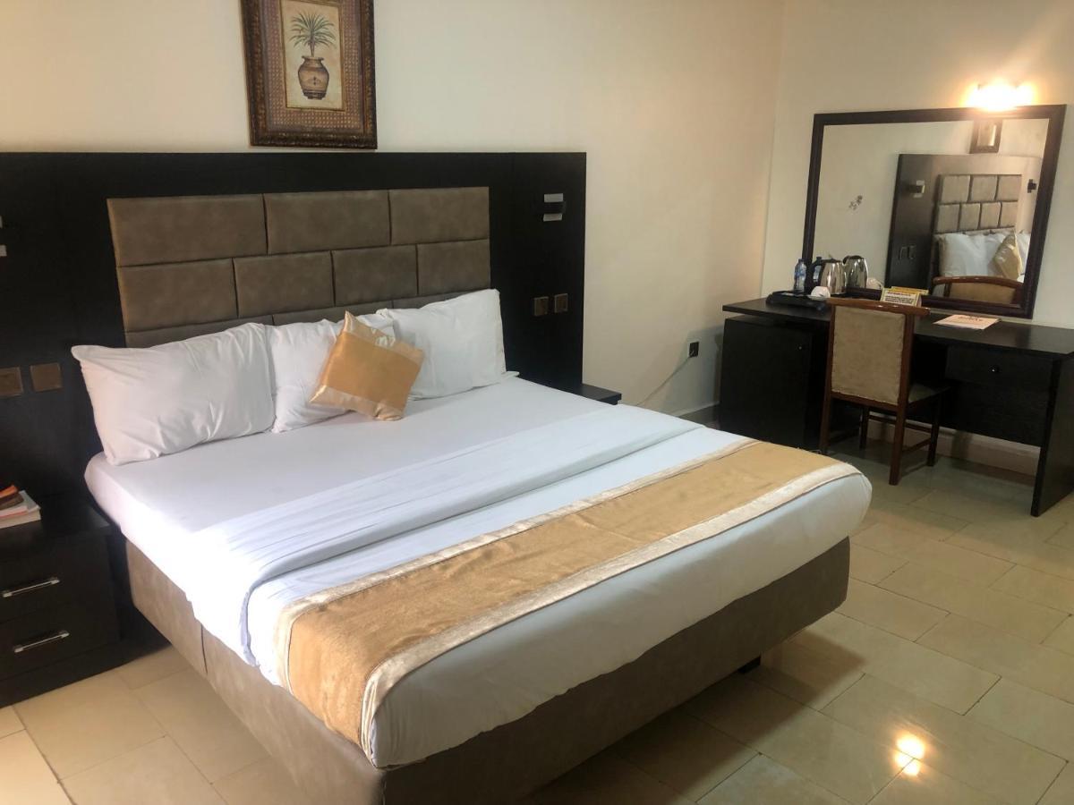 Roban Hotels Limited Enugu Bagian luar foto